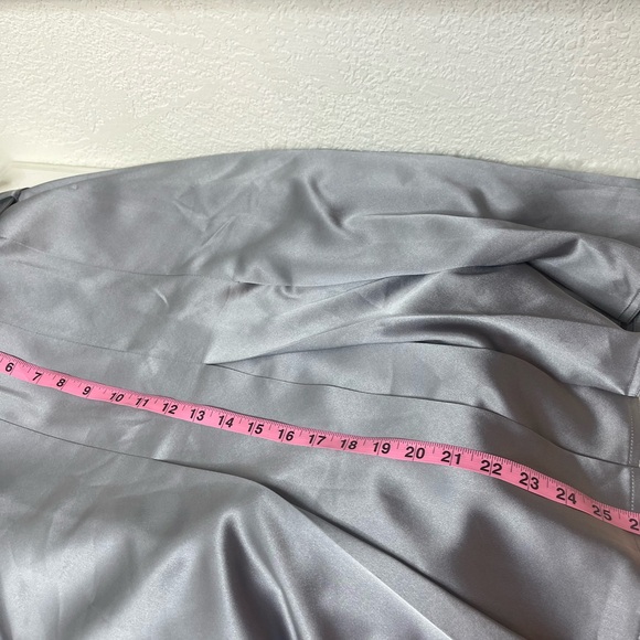 OSCAR DE LA RENTA SILVER INVERTED FLAT PLEAT SATIN SKIRT NEW WITH TAGS - Picture 4 of 14